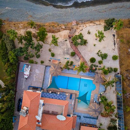 Astrofegia Beachfront Villa Помос Екстериор снимка
