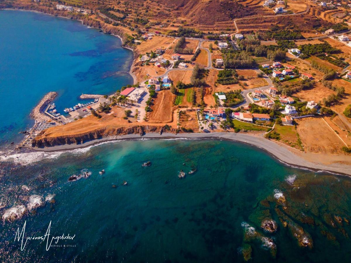 Astrofegia Beachfront Villa Помос Екстериор снимка