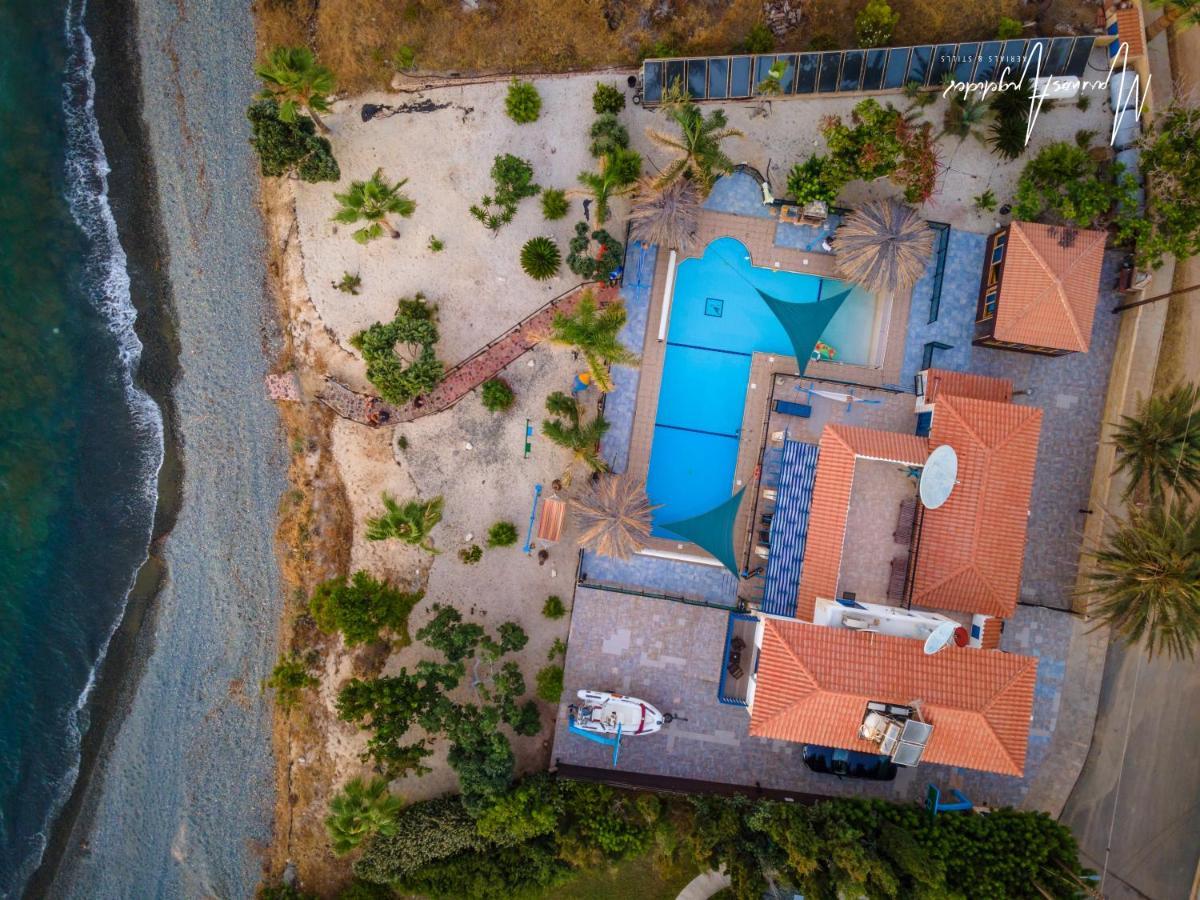 Astrofegia Beachfront Villa Помос Екстериор снимка