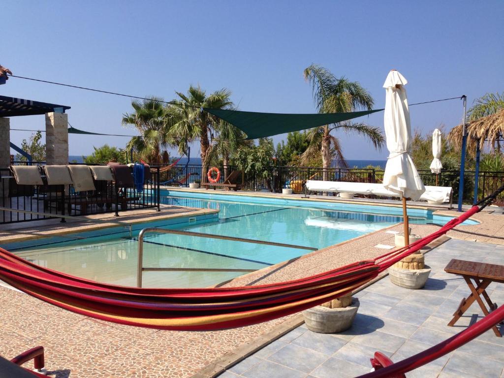 Astrofegia Beachfront Villa Помос Екстериор снимка