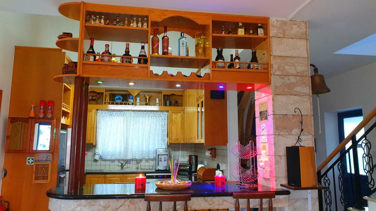 Astrofegia Beachfront Villa Помос Екстериор снимка