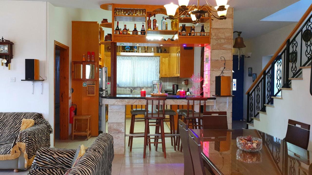 Astrofegia Beachfront Villa Помос Екстериор снимка