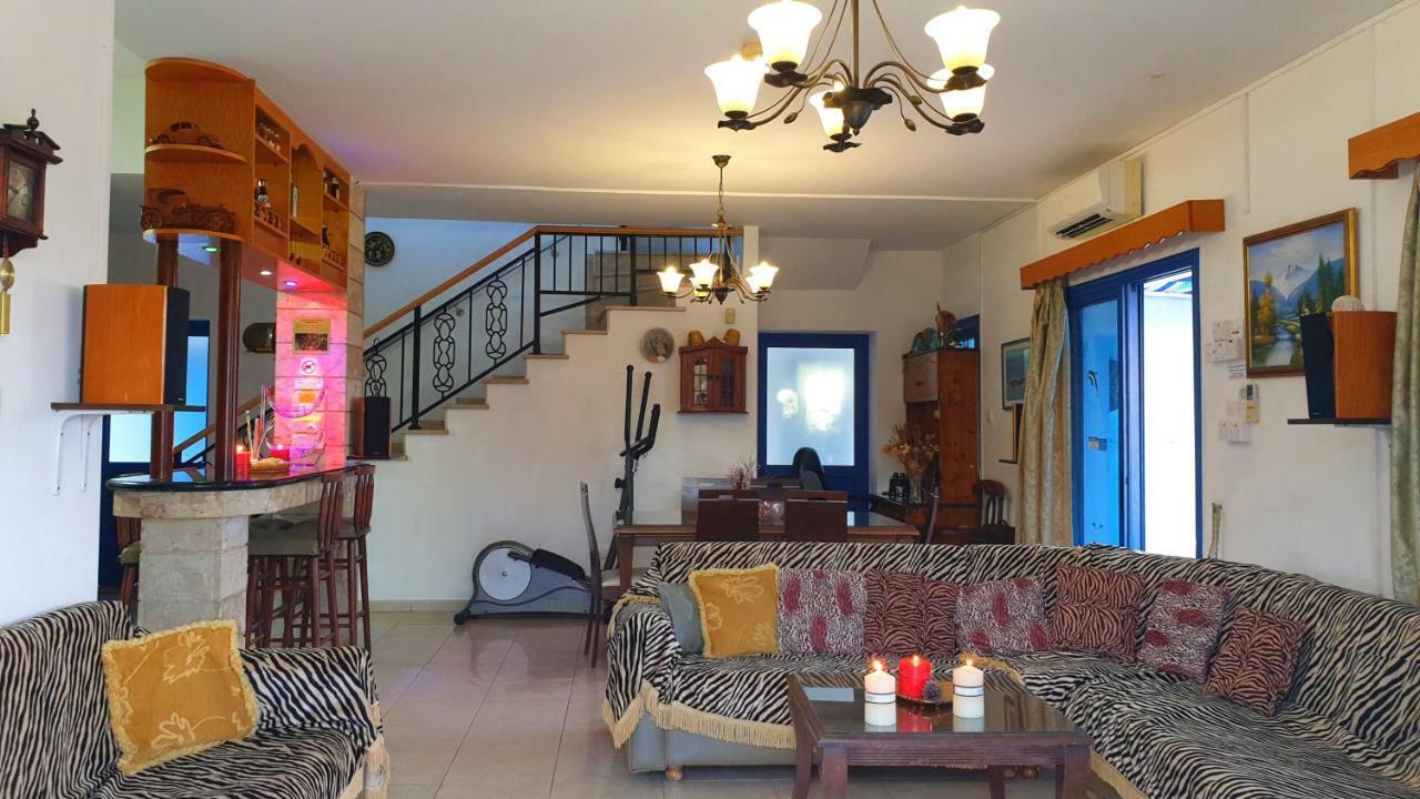 Astrofegia Beachfront Villa Помос Екстериор снимка
