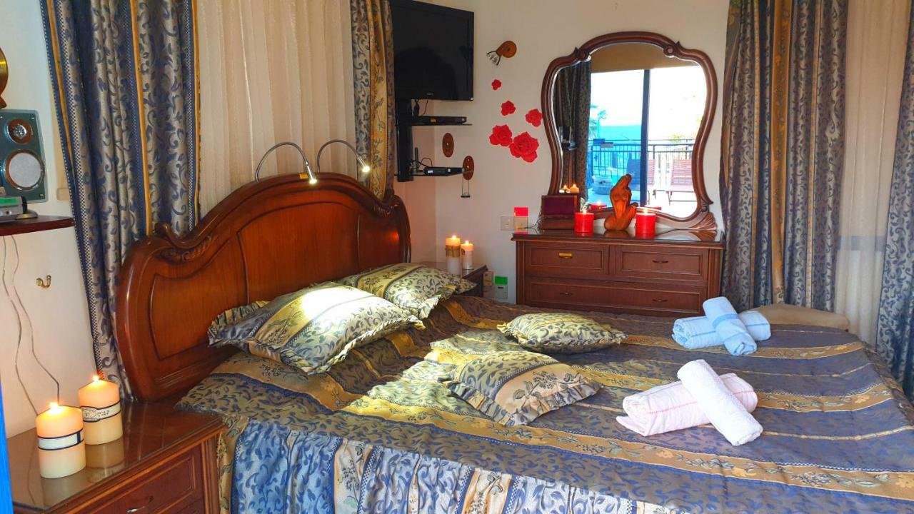 Astrofegia Beachfront Villa Помос Екстериор снимка