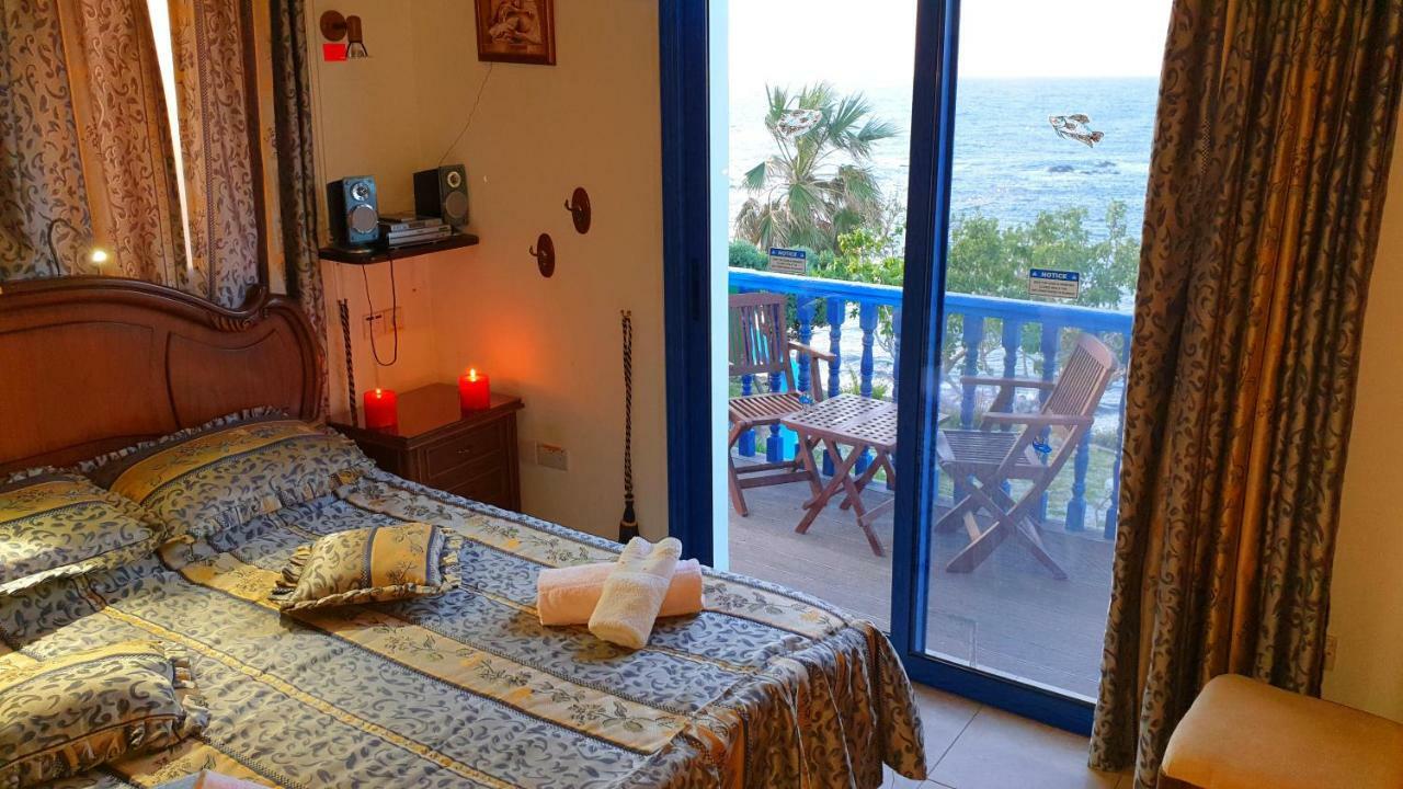 Astrofegia Beachfront Villa Помос Екстериор снимка