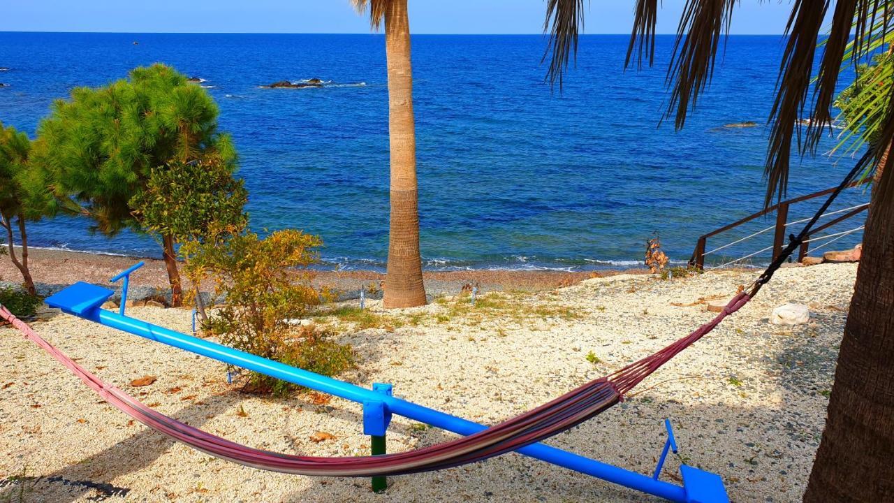 Astrofegia Beachfront Villa Помос Екстериор снимка